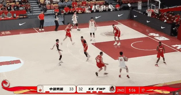 乐鱼体育app下载-王俊杰突破飞身上篮再打进，已经拿到8分3篮板2助攻