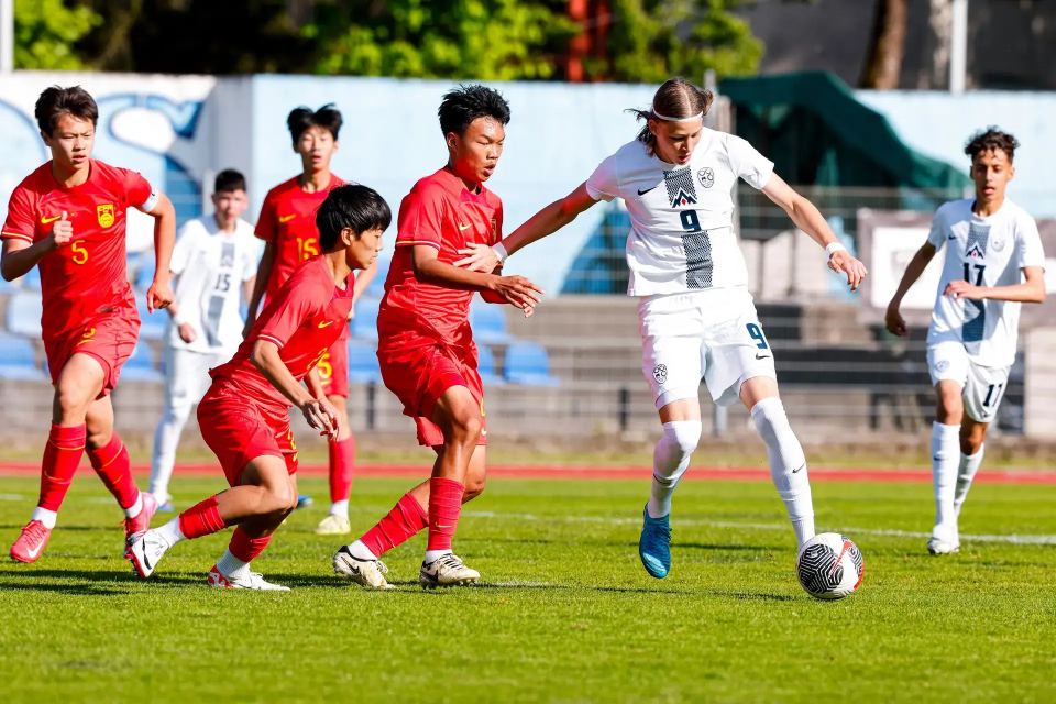 乐鱼体育-U15国足1-2欧洲队 海外拉练首战惜败 国脚弟弟造点 2天后战意大利