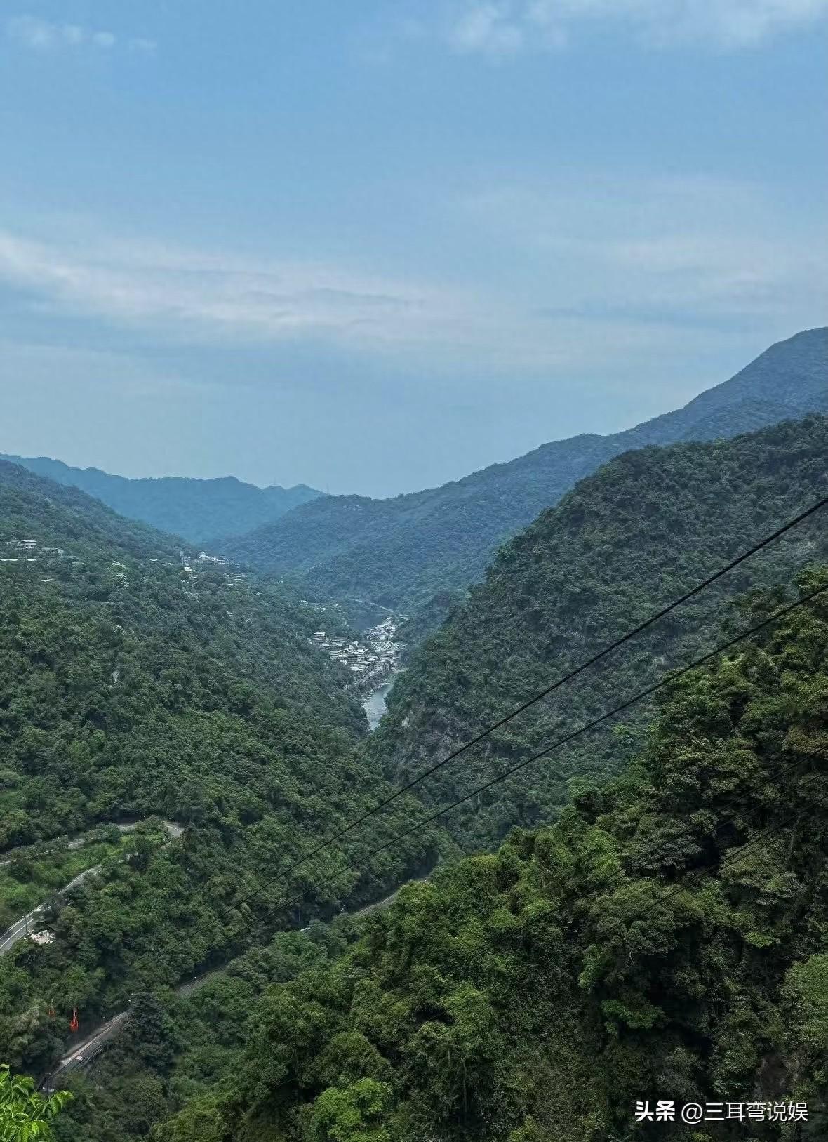 乐鱼体育-田馥甄晒3人合体爬山，陈嘉桦带包子接地气，任家萱现在最没星味